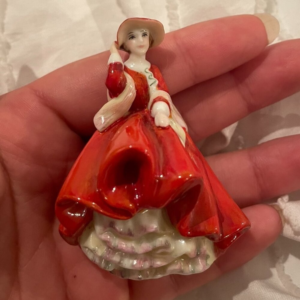 Royal Doulton Top O'The Hill M 217 2004